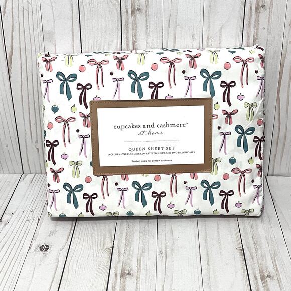 NEW!! Cupcakes and Cashmere Sweet Colorful Christmas Bows Queen Sheet Set - Picture 1 of 6